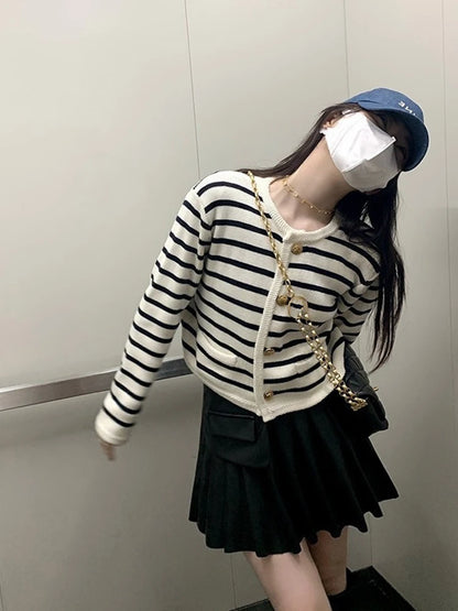 Fashion White Black Striped Knitted Female Winter Short Long Sleeve Cardigan